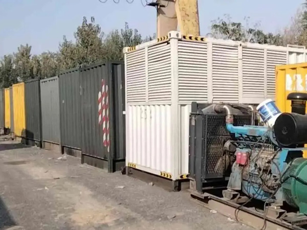荥阳200KW柴油发电机机组每小时油耗是多少？